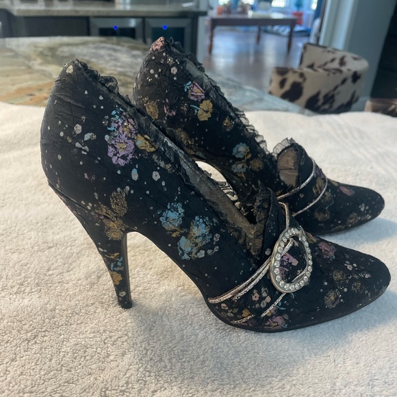 3 Wishes Shoes - 3 Wishes black floral Victorian Heels - Size 7